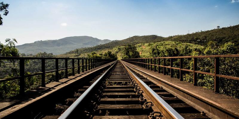 企业服务市场深度解析：如何通过精准市场分析与运营优化实现可持续增长